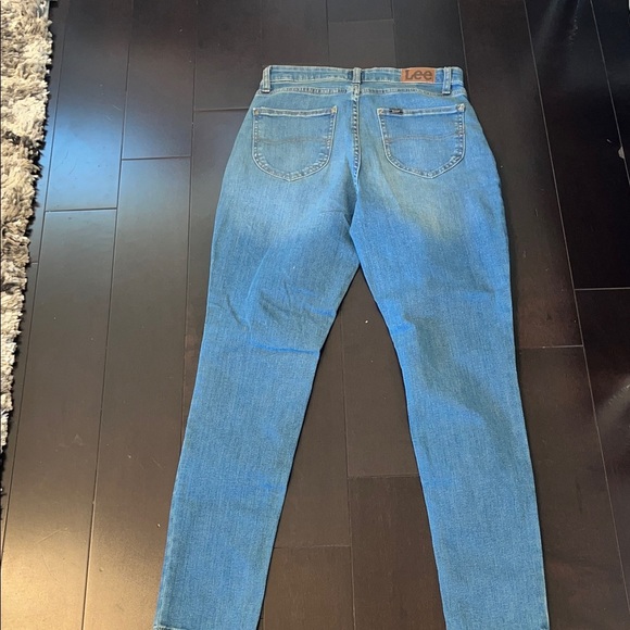 Lee NWT Woman’s High Rise Skinny size 6 M Light Blue Skinny Distressed Jeans - Picture 10 of 12